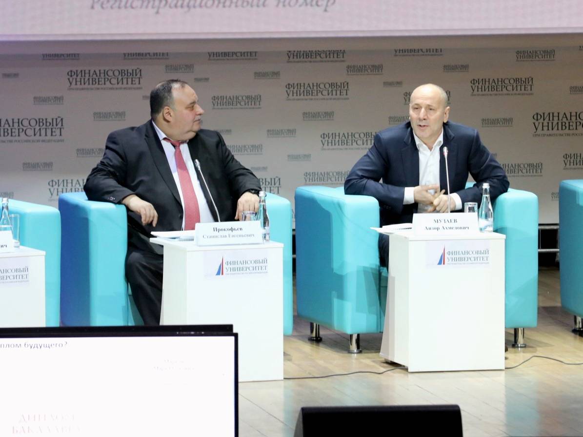 Глава Рособрнадзора прокомментировал роль искусственного интеллекта в учебном процессе