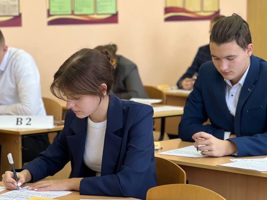 Выпускники, находящиеся за рубежом, могут написать итоговое сочинение в дистанционной форме